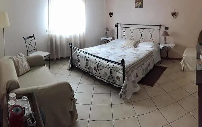 Casa Chiara ベッド・アンド・ブレックファスト 4*